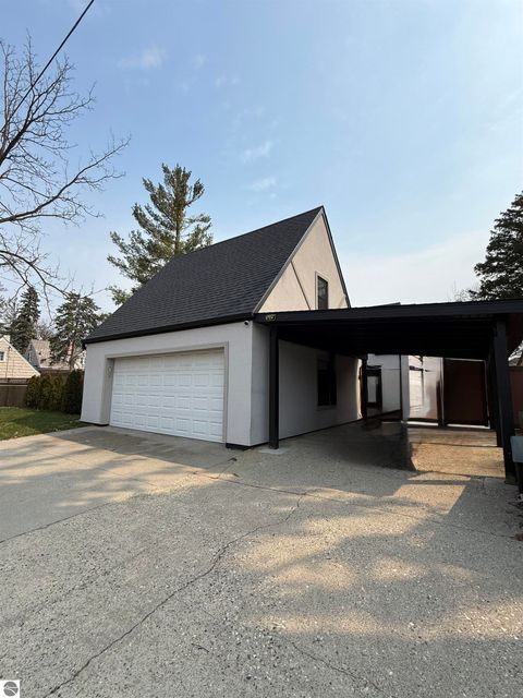 Tiny photo for 814 S Kinney Avenue, Mt Pleasant, MI 48858 (MLS # 1943575)