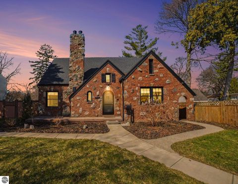 Tiny photo for 814 S Kinney Avenue, Mt Pleasant, MI 48858 (MLS # 1943575)