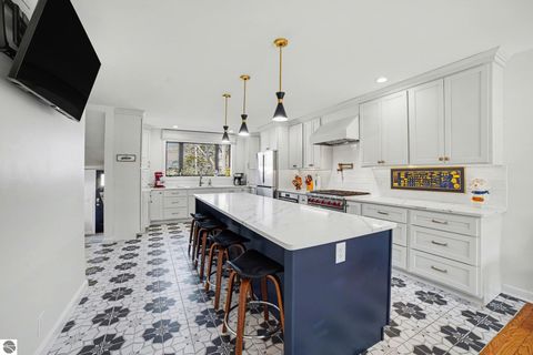 Tiny photo for 814 S Kinney Avenue, Mt Pleasant, MI 48858 (MLS # 1943575)