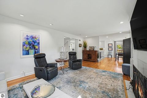 Tiny photo for 814 S Kinney Avenue, Mt Pleasant, MI 48858 (MLS # 1943575)