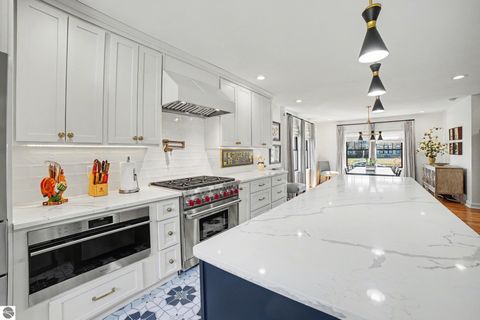 Tiny photo for 814 S Kinney Avenue, Mt Pleasant, MI 48858 (MLS # 1943575)