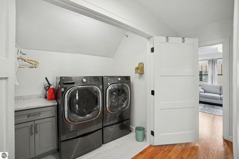 Tiny photo for 814 S Kinney Avenue, Mt Pleasant, MI 48858 (MLS # 1943575)