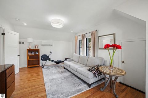 Tiny photo for 814 S Kinney Avenue, Mt Pleasant, MI 48858 (MLS # 1943575)