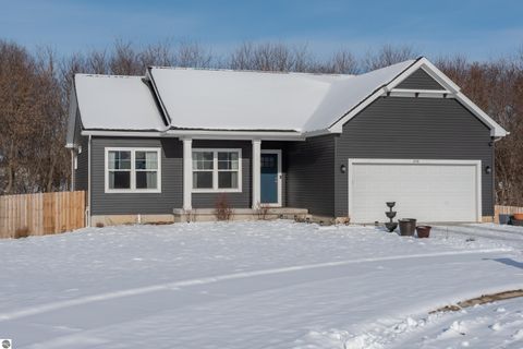 Tiny photo for 258 Ruby Court, Alma, MI 48801 (MLS # 1941098)