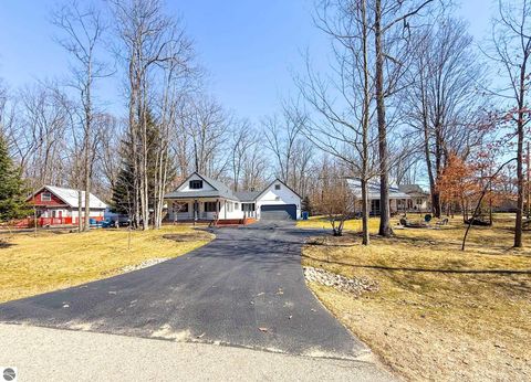 Tiny photo for 402 Sheffield Drive, Roscommon, MI 48653 (MLS # 1943589)