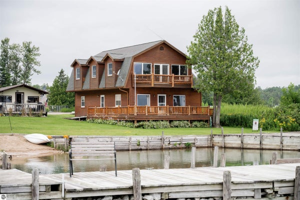 148 N HURON ST # 1, DE TOUR VILLAGE, MI 49725 - Image b7cdf459c7e514e79e04a4bb3c4277be/2555309117