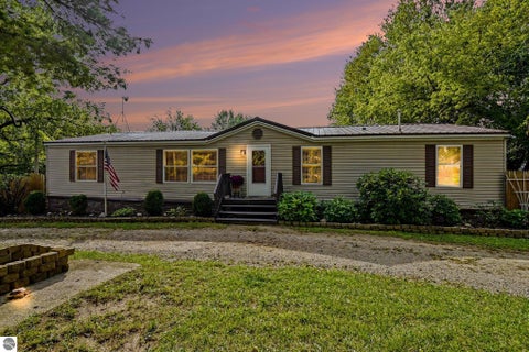 Photo of 691 N Duffield Road, Sumner, MI 48889 (MLS # 1951025)