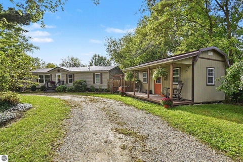 Tiny photo for 691 N Duffield Road, Sumner, MI 48889 (MLS # 1951025)