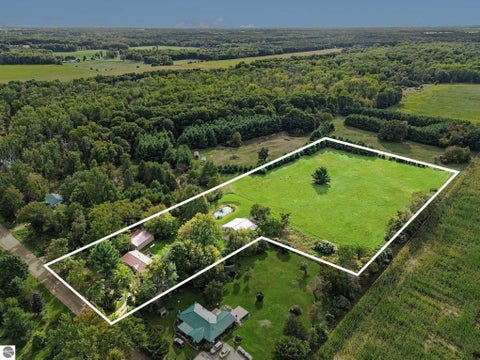 Tiny photo for 691 N Duffield Road, Sumner, MI 48889 (MLS # 1951025)