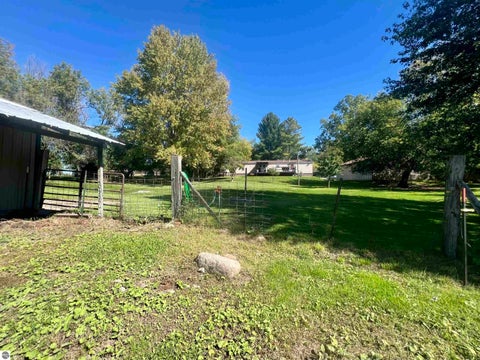 Tiny photo for 691 N Duffield Road, Sumner, MI 48889 (MLS # 1951025)