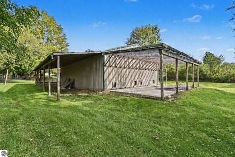 Tiny photo for 691 N Duffield Road, Sumner, MI 48889 (MLS # 1951025)