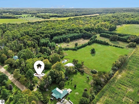 Tiny photo for 691 N Duffield Road, Sumner, MI 48889 (MLS # 1951025)