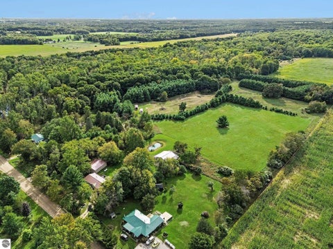 Tiny photo for 691 N Duffield Road, Sumner, MI 48889 (MLS # 1951025)