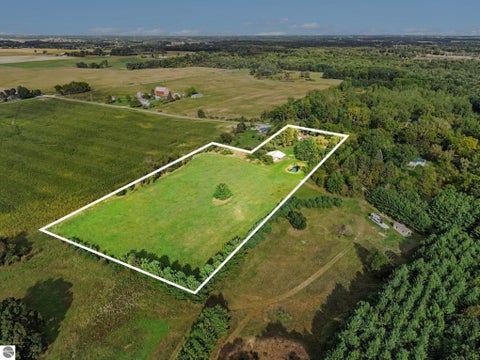 Tiny photo for 691 N Duffield Road, Sumner, MI 48889 (MLS # 1951025)