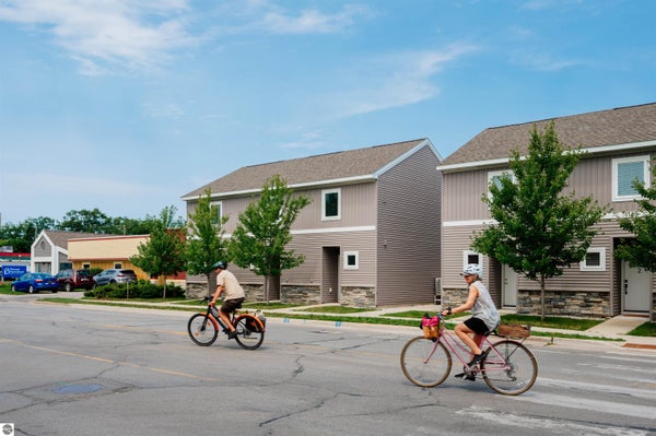 1141 E EIGHTH STREET # 3, TRAVERSE CITY, MI 49686 - Image b85dff1623ef6dcd61defe7913bdb2dd/2521761739
