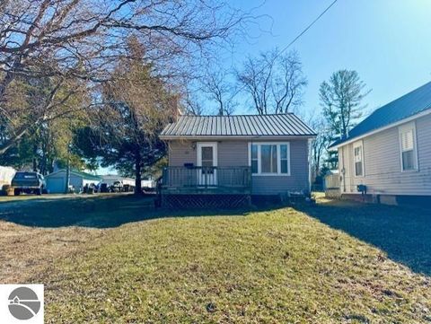 Photo of 348 N Grover Avenue, Alma, MI 48801 (MLS # 1942959)