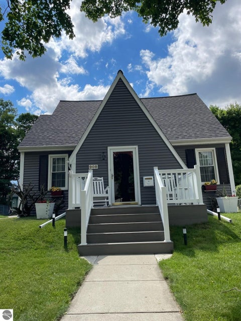 Photo of 908 S Fancher Street, Mt Pleasant, MI 48858 (MLS # 1946991)