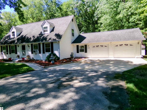 Tiny photo for 2341 E Cherrywood Drive, Midland, MI 48640 (MLS # 1946537)