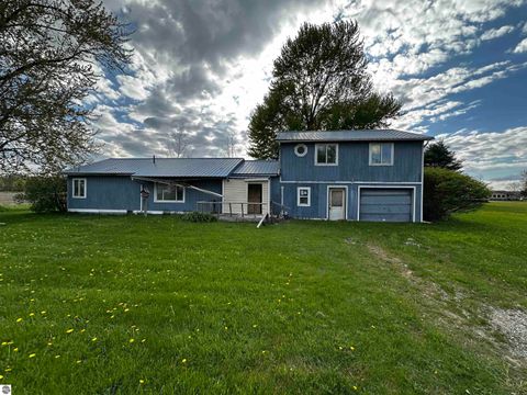 Photo of 8753 N Chippewa Road, Coleman, MI 48618 (MLS # 1944908)