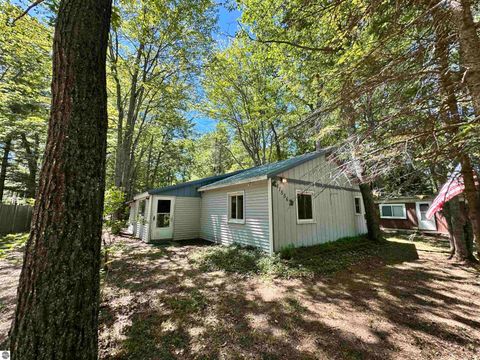 Photo of 11556 Hillcrest Boulevard, Kalkaska, MI 49646 (MLS # 1947142)