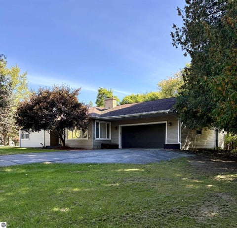Photo of 132 Fox Drive, St Louis, MI 48880 (MLS # 1951087)