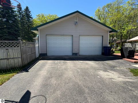 Tiny photo for 146 E Sixteenth Street, Traverse City, MI 49684 (MLS # 1945873)