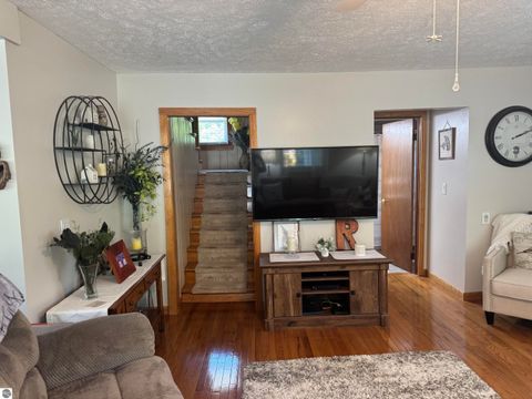 Tiny photo for 146 E Sixteenth Street, Traverse City, MI 49684 (MLS # 1945873)