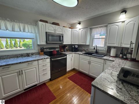 Tiny photo for 146 E Sixteenth Street, Traverse City, MI 49684 (MLS # 1945873)