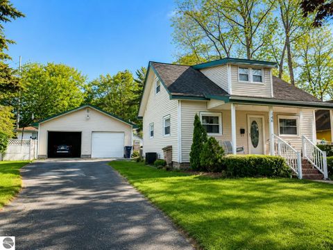 Photo of 146 E Sixteenth Street, Traverse City, MI 49684 (MLS # 1945873)