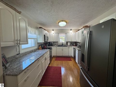 Tiny photo for 146 E Sixteenth Street, Traverse City, MI 49684 (MLS # 1945873)