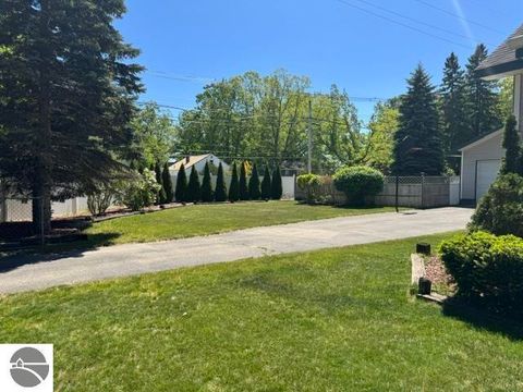 Tiny photo for 146 E Sixteenth Street, Traverse City, MI 49684 (MLS # 1945873)