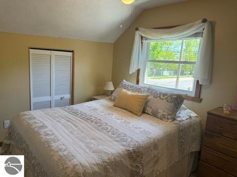 Tiny photo for 146 E Sixteenth Street, Traverse City, MI 49684 (MLS # 1945873)