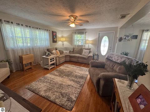 Tiny photo for 146 E Sixteenth Street, Traverse City, MI 49684 (MLS # 1945873)