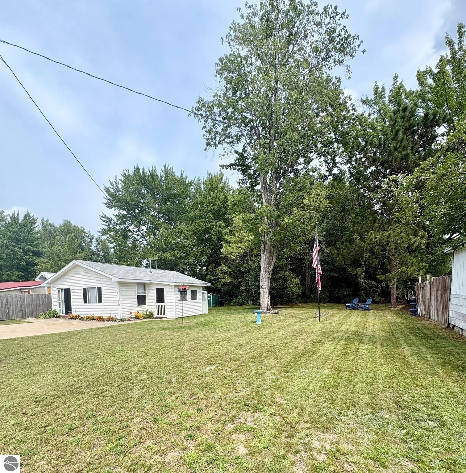 227 Spruce - Photo 4
