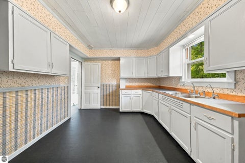 Tiny photo for 146 E Eleventh Street, Traverse City, MI 49684 (MLS # 1951217)