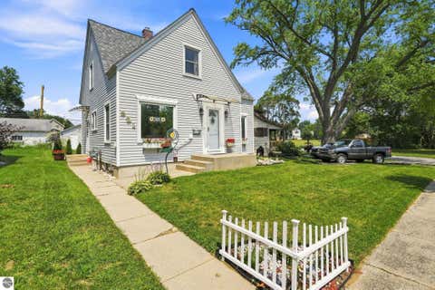 Photo of 521 E Chapin Street, Cadillac, MI 49601 (MLS # 1949140)