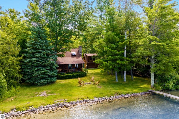 6936 BIRCHWOOD DR, KEWADIN, MI 49648 - Image bcb3cf33372ff35dd1920fe632a94a09/2006651249