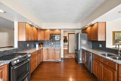Tiny photo for 125 Lakewood Drive, Cadillac, MI 49601 (MLS # 1949458)