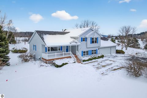 Photo of 7472 S Whispering Hills, Traverse City, MI 49684 (MLS # 1941516)