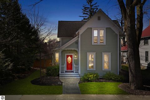 Tiny photo for 206 E Ninth Street, Traverse City, MI 49684 (MLS # 1944274)