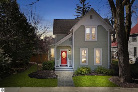 Tiny photo for 206 E Ninth Street, Traverse City, MI 49684 (MLS # 1944274)