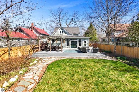 Tiny photo for 206 E Ninth Street, Traverse City, MI 49684 (MLS # 1944274)