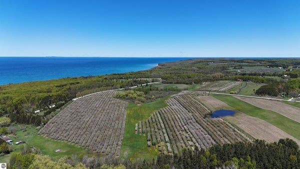 N MANITOU TRAIL, NORTHPORT, MI 49670 - Image be9a928b6517f0f4e04caccd181f5e9a/653854095
