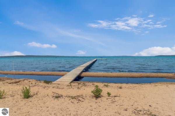 2175 N US HIGHWAY 31 N, TRAVERSE CITY, MI 49686 - Image bf0bb729d07488ef8ea3e98b757db2ad/1327450306