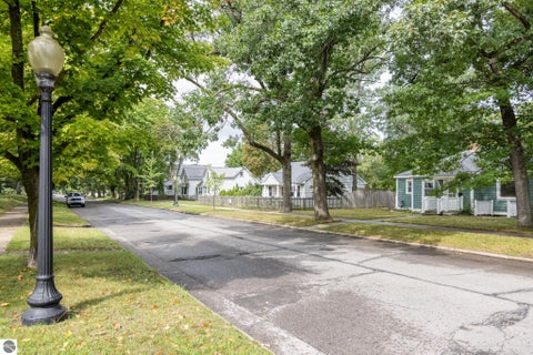 Tiny photo for 887 Washington Street, Traverse City, MI 49686 (MLS # 1950588)