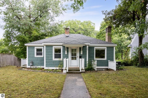 Tiny photo for 887 Washington Street, Traverse City, MI 49686 (MLS # 1950588)