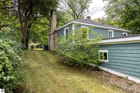 Tiny photo for 887 Washington Street, Traverse City, MI 49686 (MLS # 1950588)