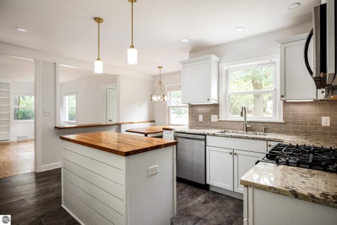 Tiny photo for 887 Washington Street, Traverse City, MI 49686 (MLS # 1950588)