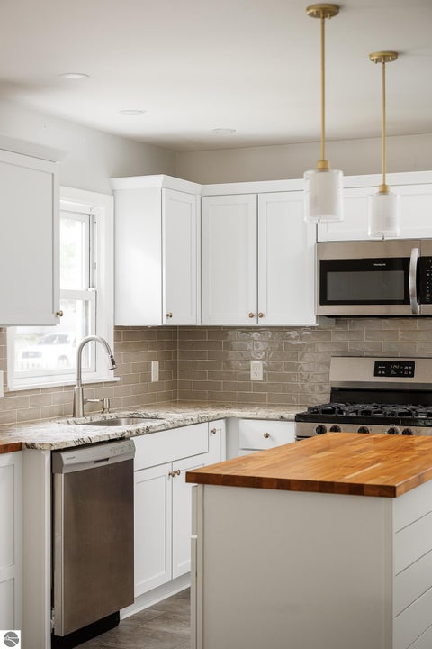 Tiny photo for 887 Washington Street, Traverse City, MI 49686 (MLS # 1950588)
