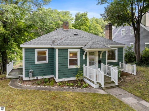 Tiny photo for 887 Washington Street, Traverse City, MI 49686 (MLS # 1950588)